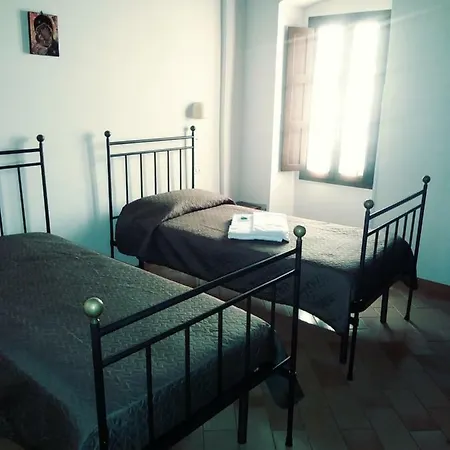 Alunno מלון *